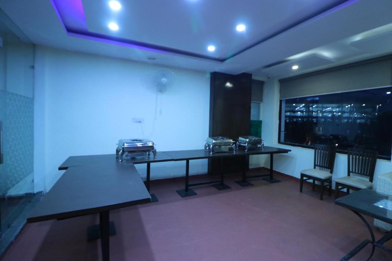 Hotel Eurasia Mohali International Airport Zirakpur Экстерьер фото