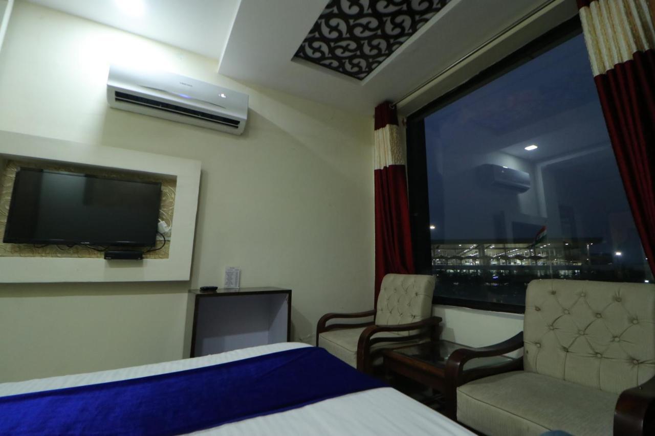 Hotel Eurasia Mohali International Airport Zirakpur Экстерьер фото