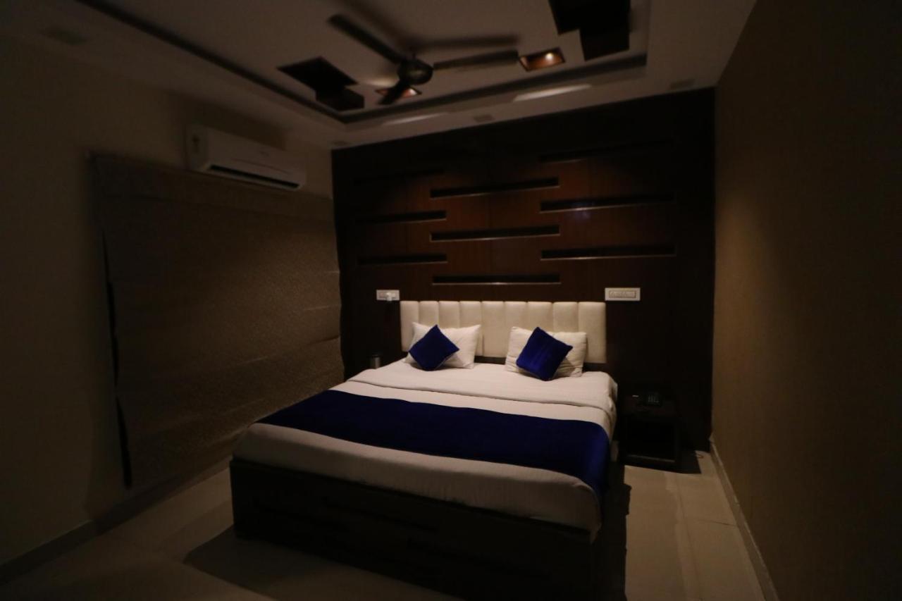 Hotel Eurasia Mohali International Airport Zirakpur Экстерьер фото